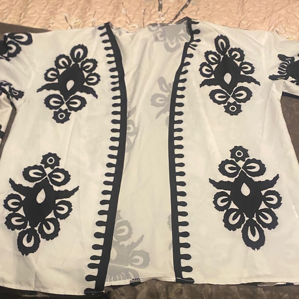 White and black Two piece set. - Picture 2 of 6
